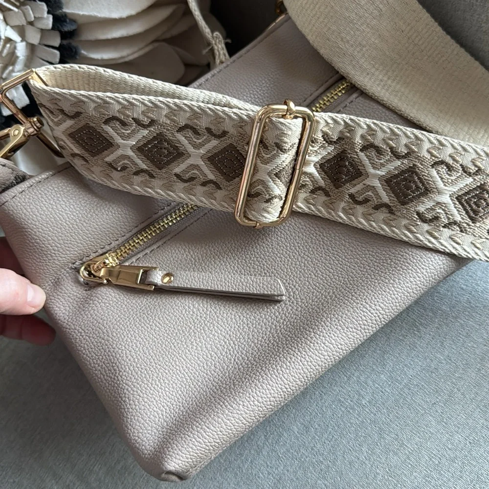 Mystique zippered crossbody faux leather purse